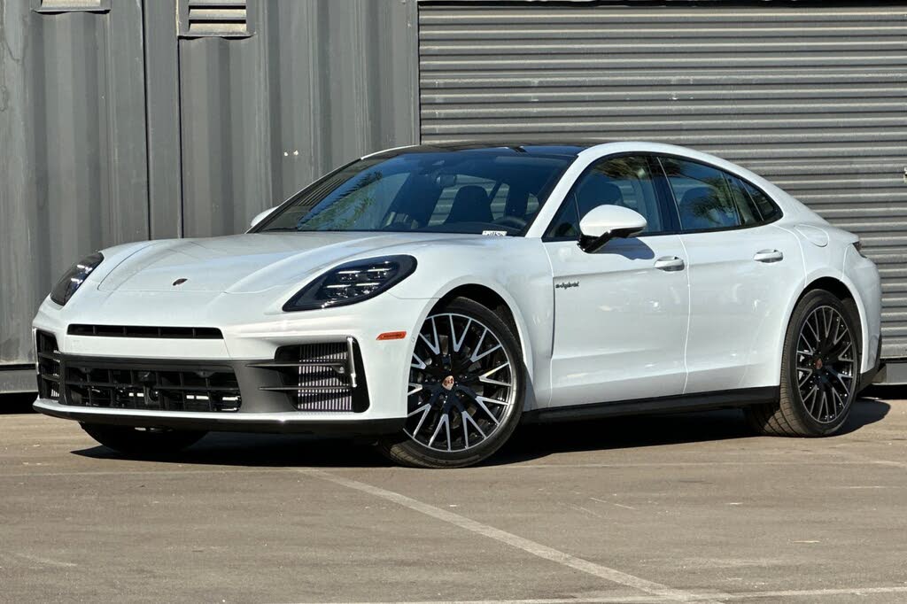 2026 Porsche Panamera 4 AWD