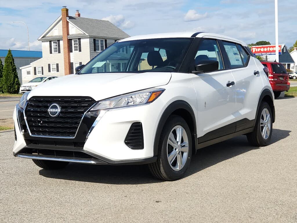 2025 Nissan Kicks Play S FWD