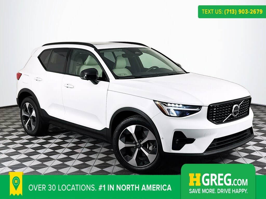 2023 Volvo XC40 B4 Ultimate Dark Theme FWD