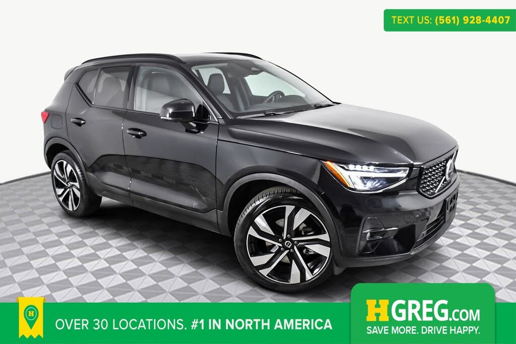 2025 Volvo XC40 B5 Plus Dark Theme AWD