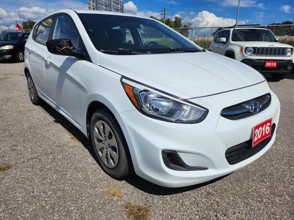 Hyundai Accent GL 4-Door Hatchback FWD 2016