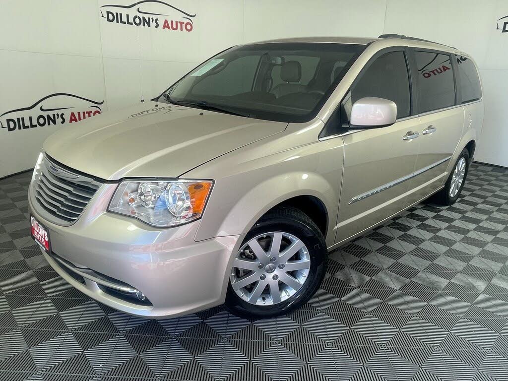 2016 Chrysler Town & Country Touring FWD