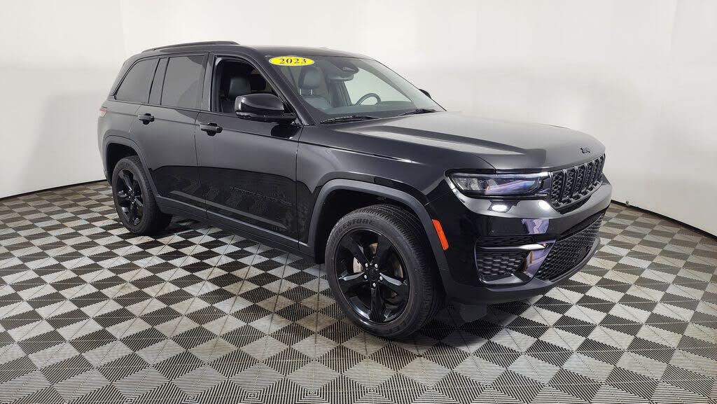 2023 Jeep Grand Cherokee Altitude 4WD