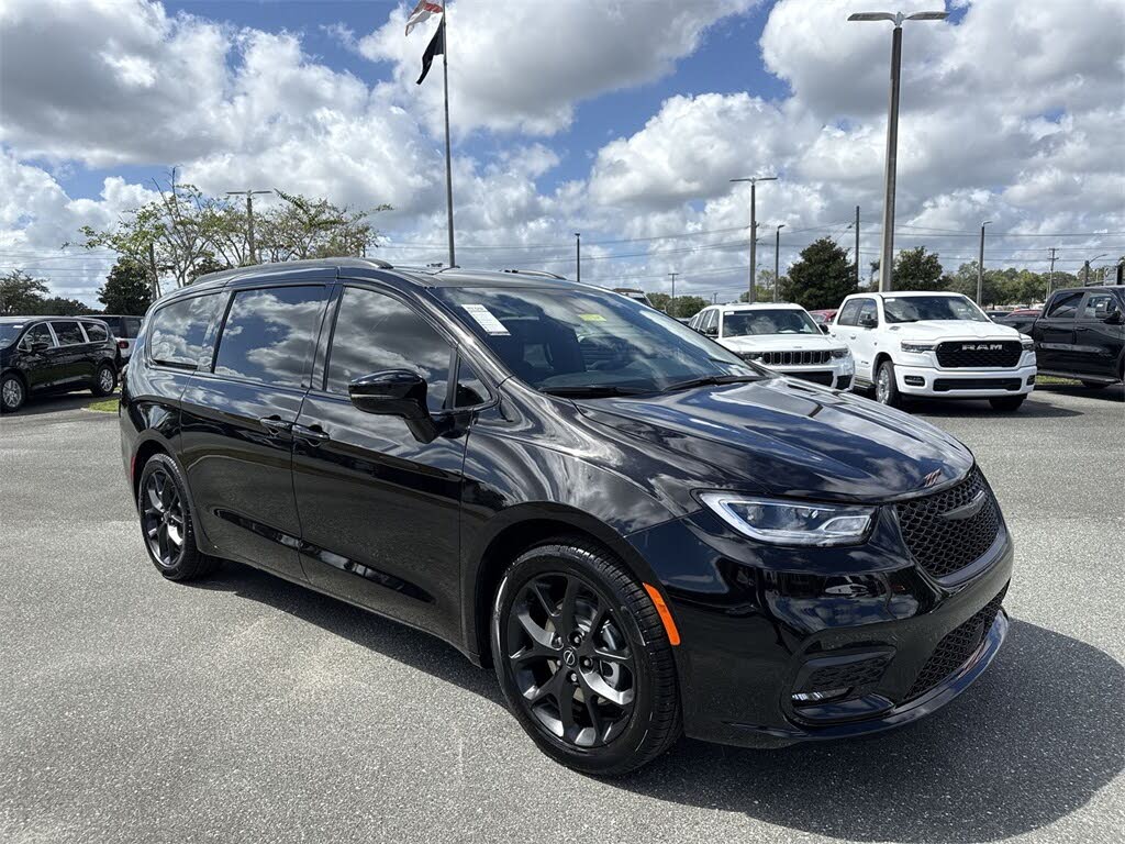2026 Chrysler Pacifica Limited FWD
