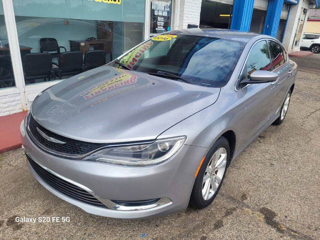 2016 Chrysler 200 Limited Sedan FWD