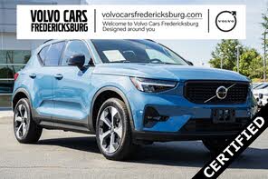 Volvo XC40 B5 Plus Dark Theme AWD