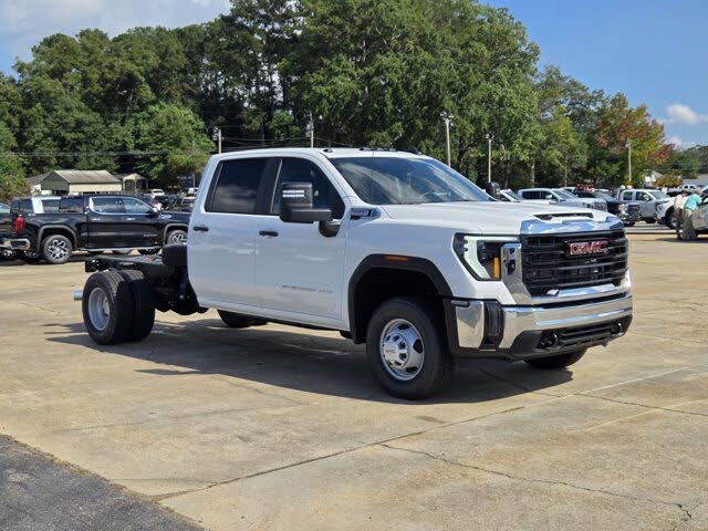 2026 GMC Sierra 3500HD Chassis Pro Crew Cab 4WD