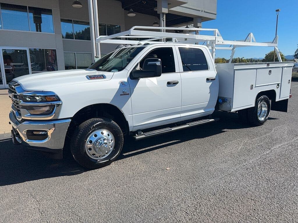 2026 RAM 3500 Chassis Tradesman Crew Cab LB DRW 4WD
