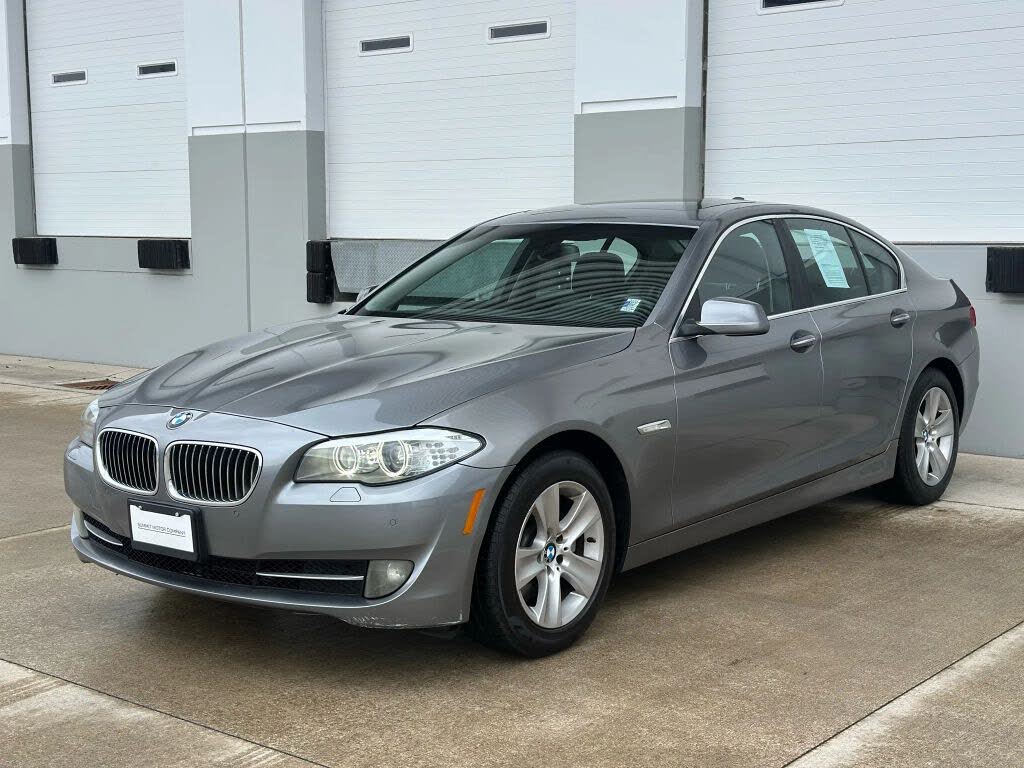 2013 BMW 5 Series 528i Sedan RWD