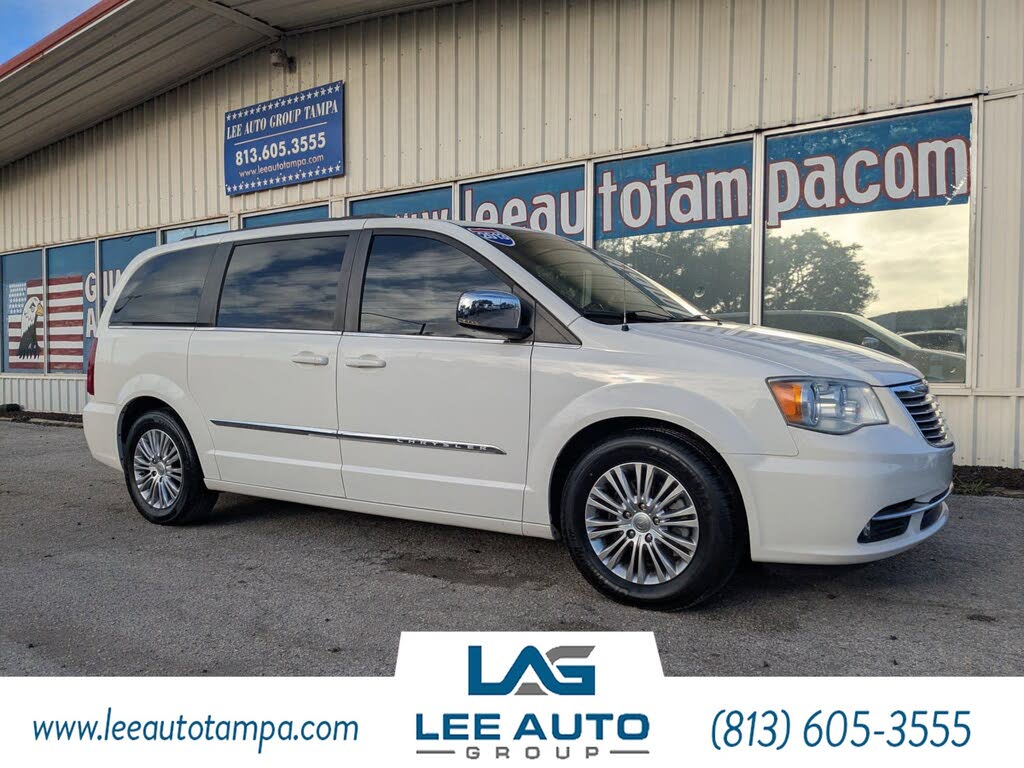 2013 Chrysler Town & Country Touring-L FWD