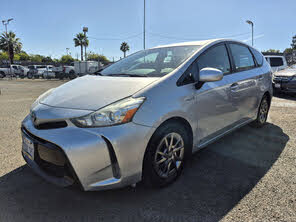 Toyota Prius v Three FWD