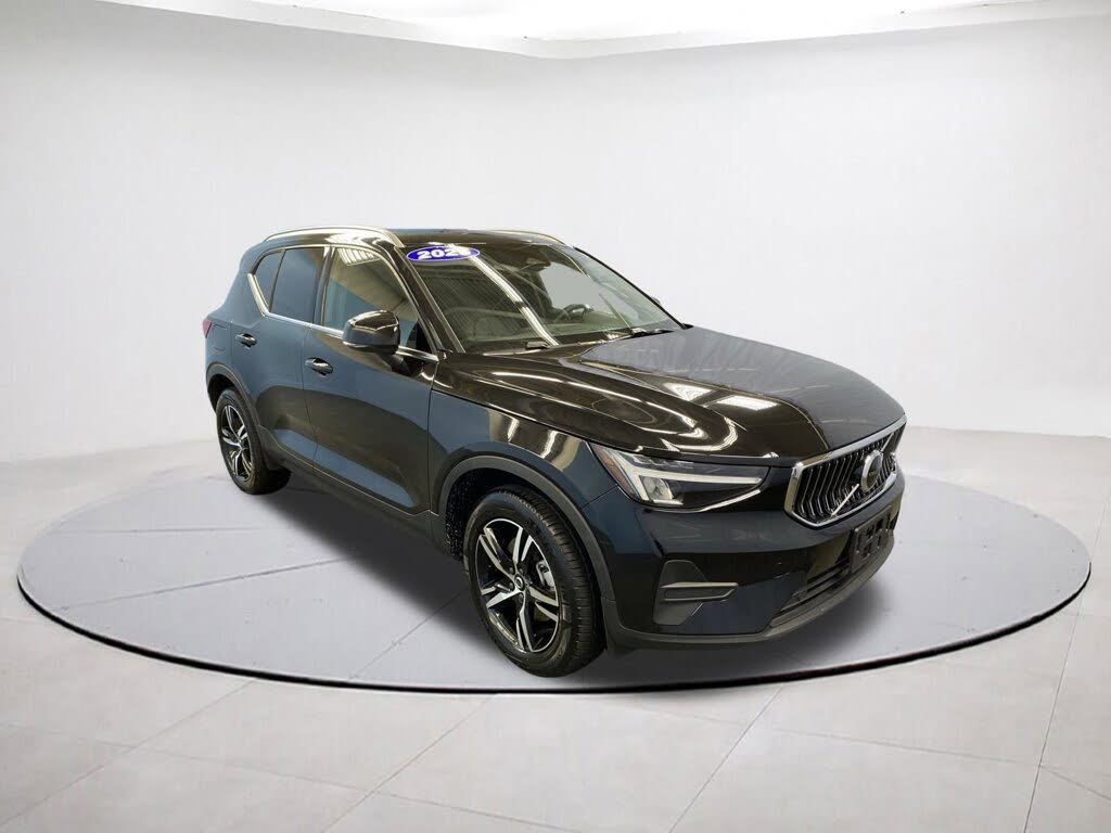 2025 Volvo XC40 B5 Core Bright Theme AWD