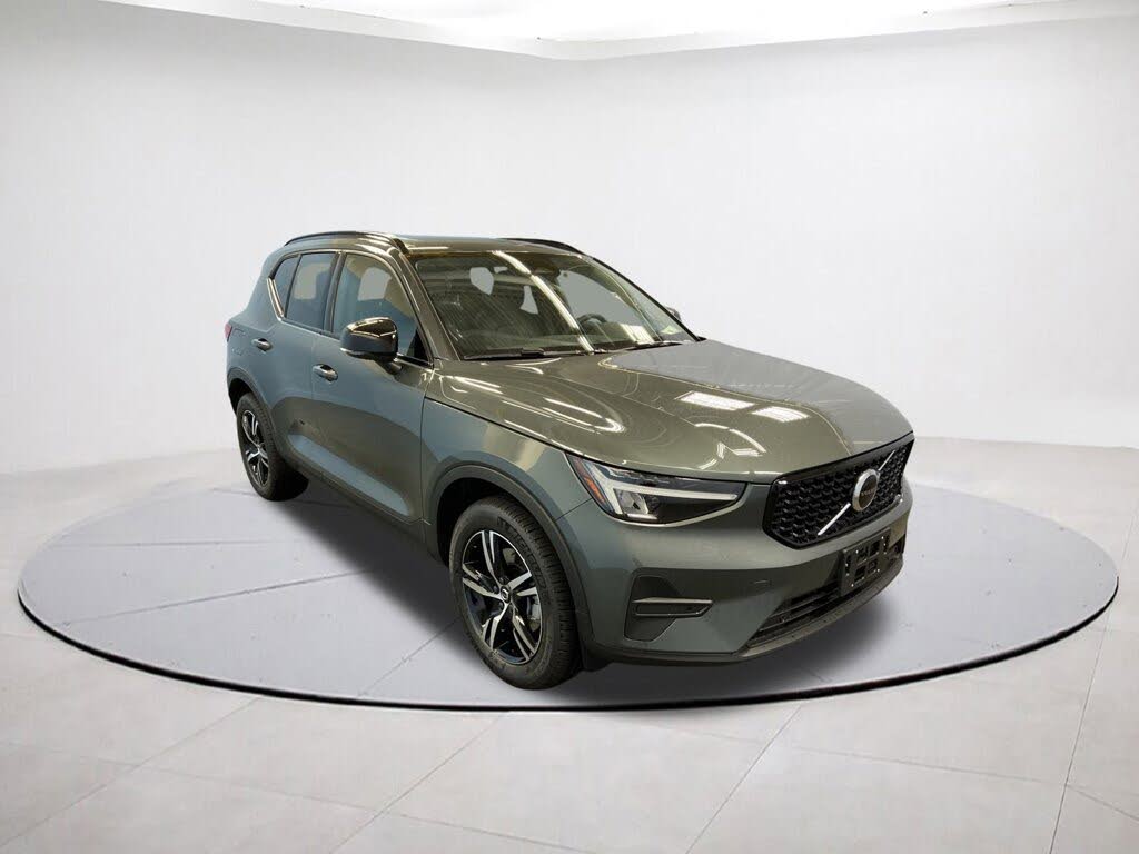 2026 Volvo XC40 B5 Core AWD