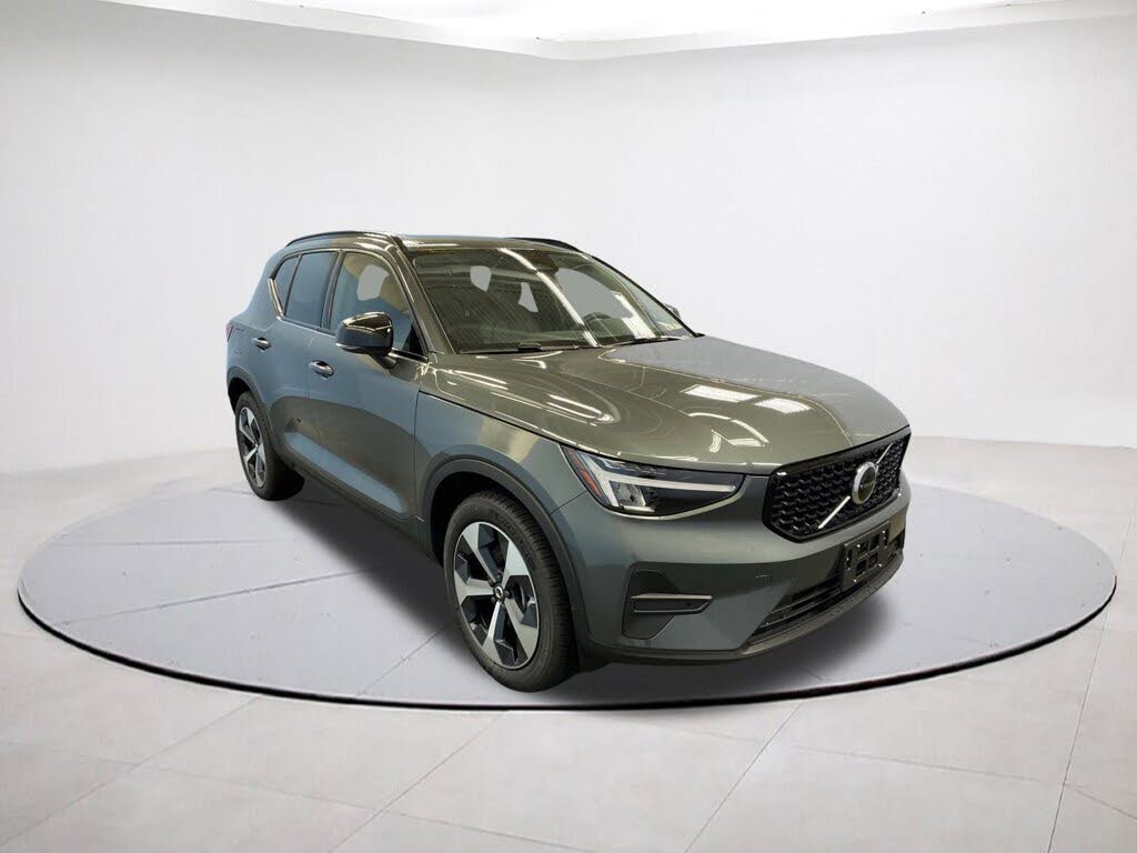 2026 Volvo XC40 B5 Core AWD