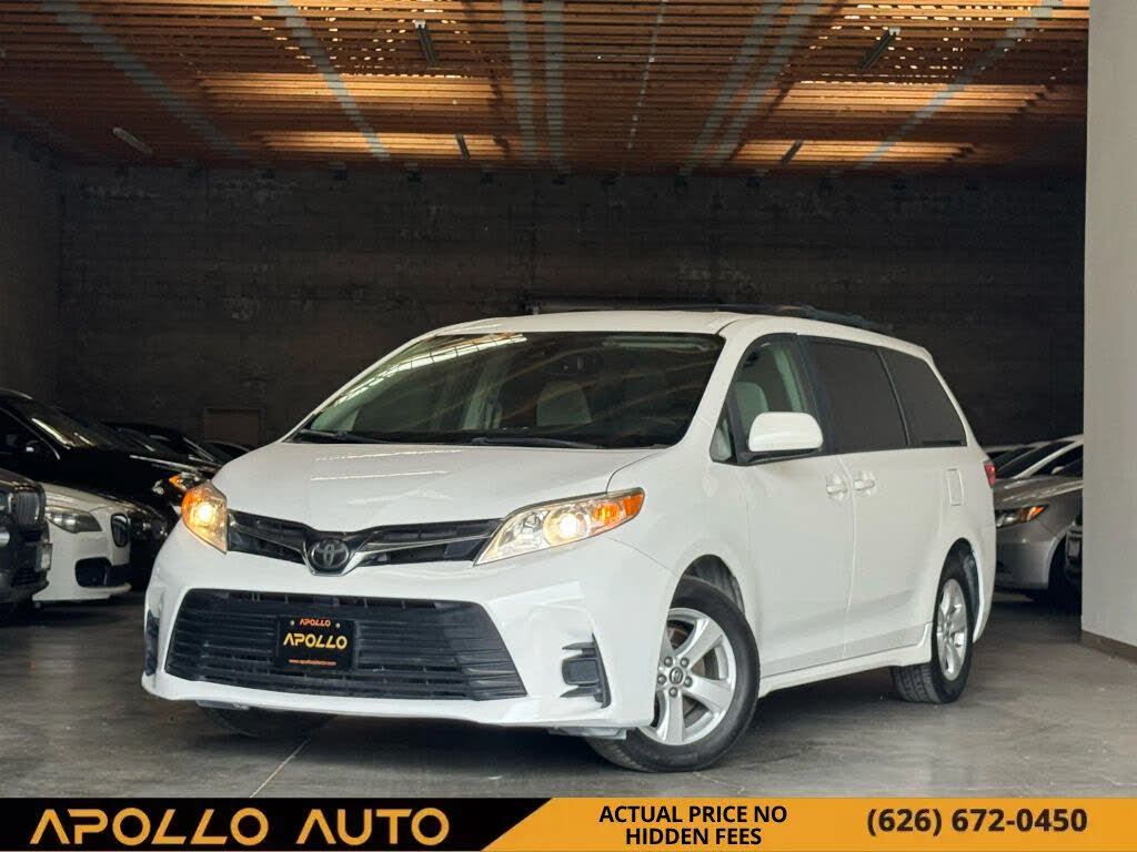 2018 Toyota Sienna LE 7-Passenger FWD with Auto-Access Seat