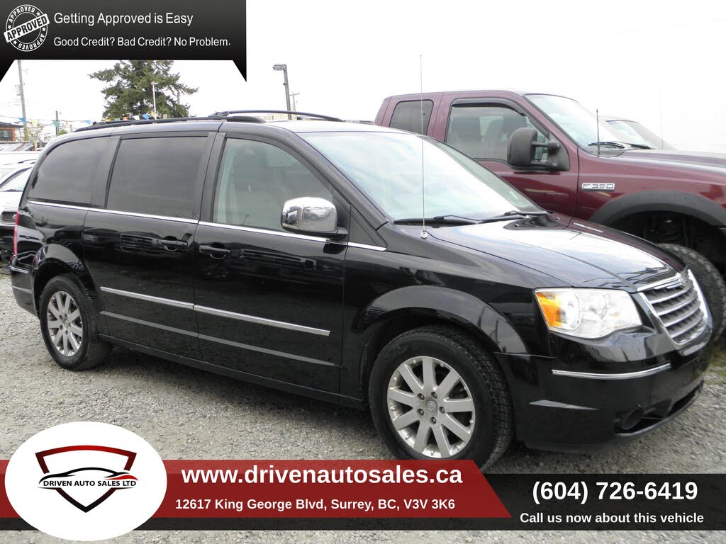 2010 Chrysler Town & Country Touring FWD