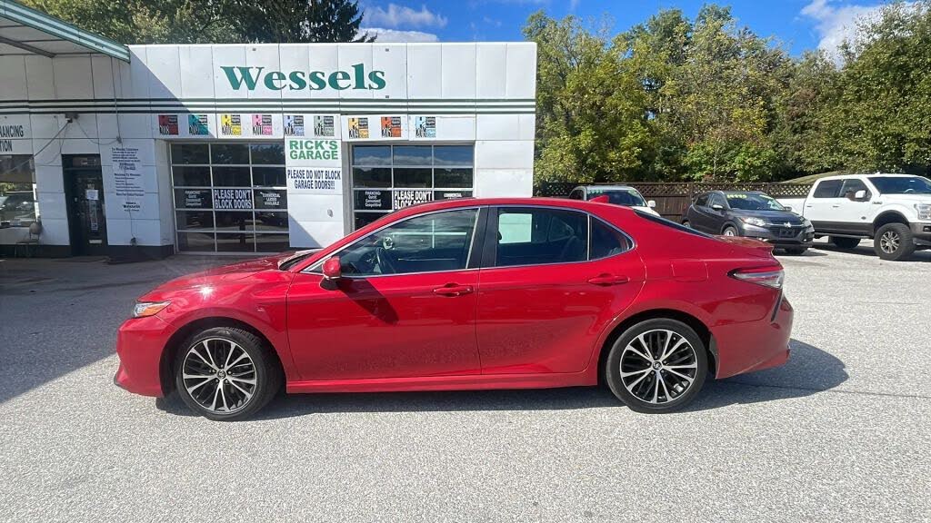 2019 Toyota Camry SE FWD
