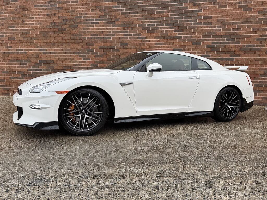2024 Nissan GT-R Premium AWD
