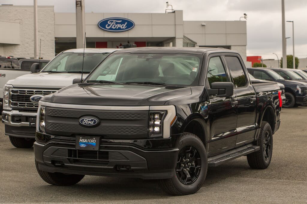 Ford F-150 Lightning XLT SuperCrew AWD 2025