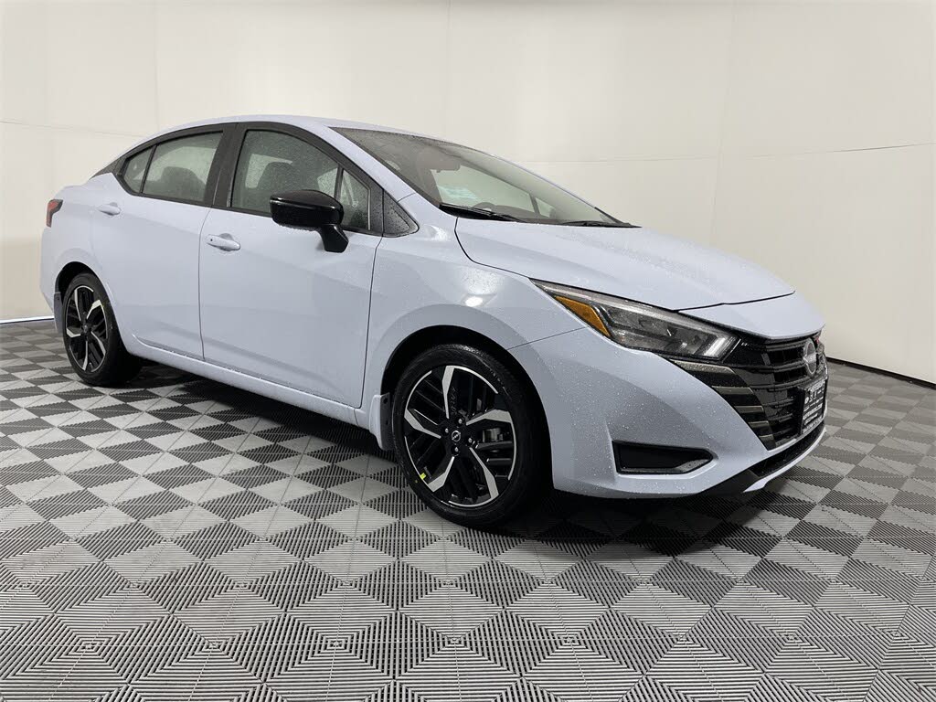2025 Nissan Versa SR FWD
