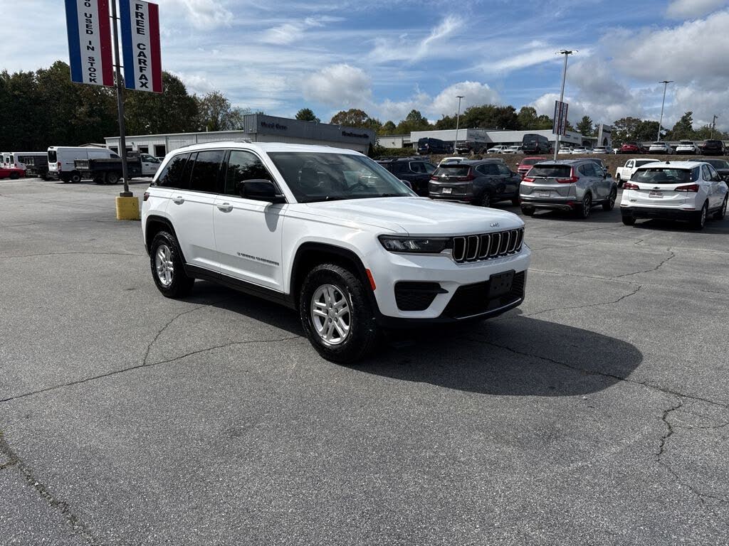 2022 Jeep Grand Cherokee Laredo 4WD