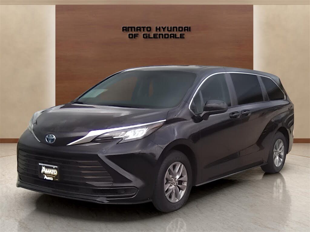 2023 Toyota Sienna LE 8-Passenger FWD