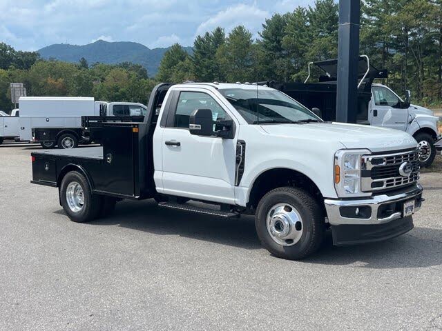 2025 Ford F-350 Super Duty Chassis XL Regular Cab DRW 4WD