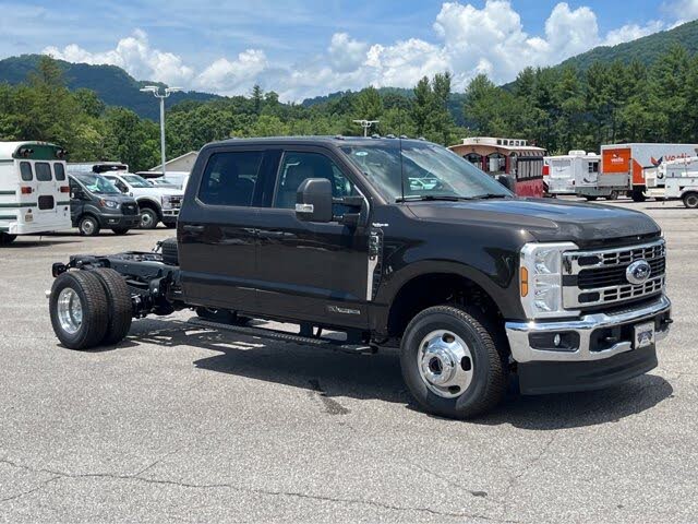 2025 Ford F-350 Super Duty Chassis XLT Crew Cab DRW 4WD