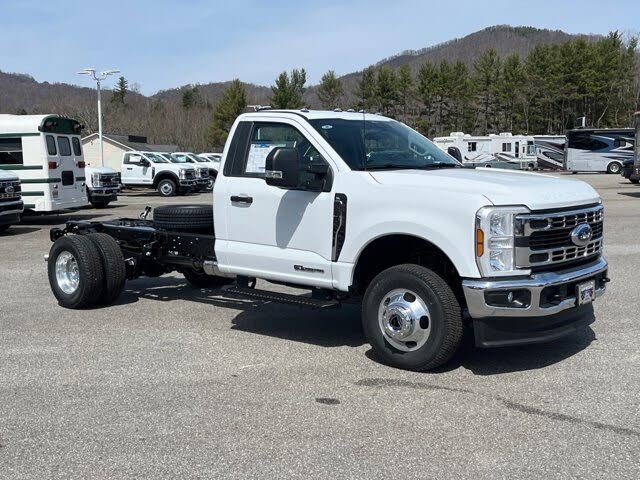 2025 Ford F-350 Super Duty Chassis XL Regular Cab DRW 4WD
