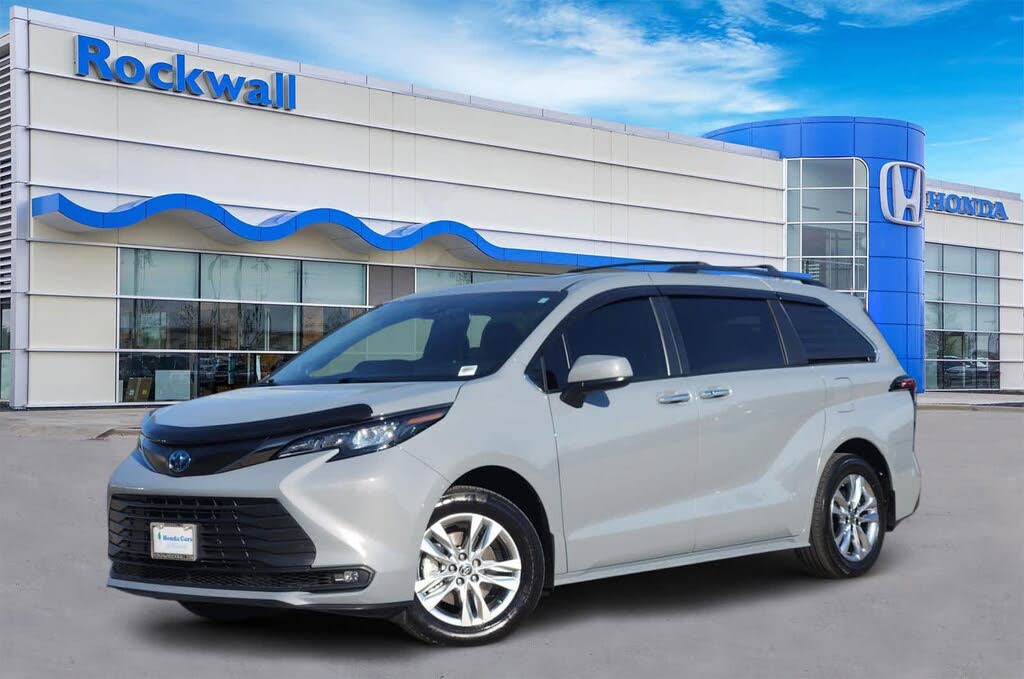 2023 Toyota Sienna Woodland Edition 7-Passenger AWD