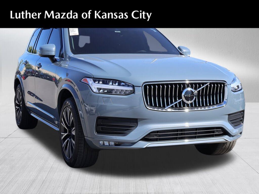 2022 Volvo XC90 T6 Momentum 7-Passenger AWD