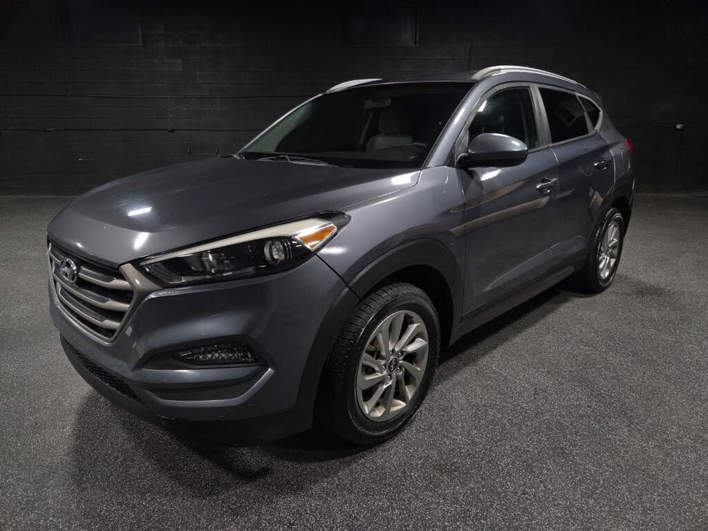 2016 Hyundai Tucson 2.0L SE AWD with Beige Seats