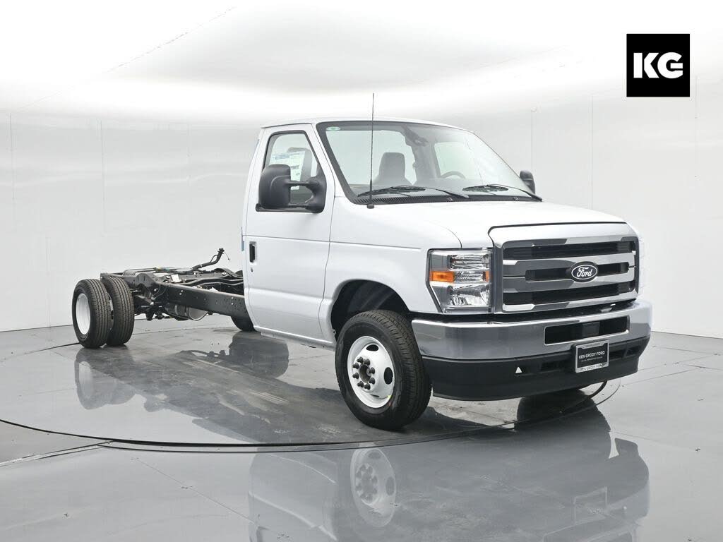 2026 Ford E-Series Chassis E-450 SD Cutaway 158 DRW RWD