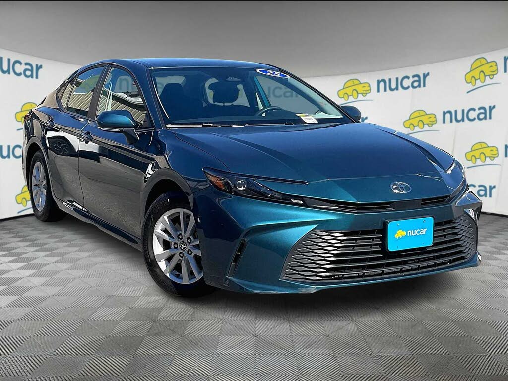 2025 Toyota Camry LE FWD