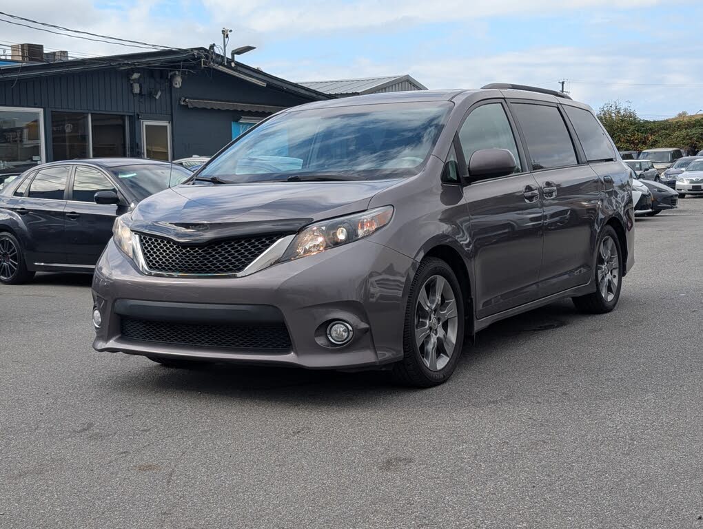 2012 Toyota Sienna SE 8-Passenger