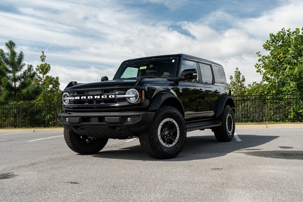 2025 Ford Bronco Outer Banks 4-Door 4WD