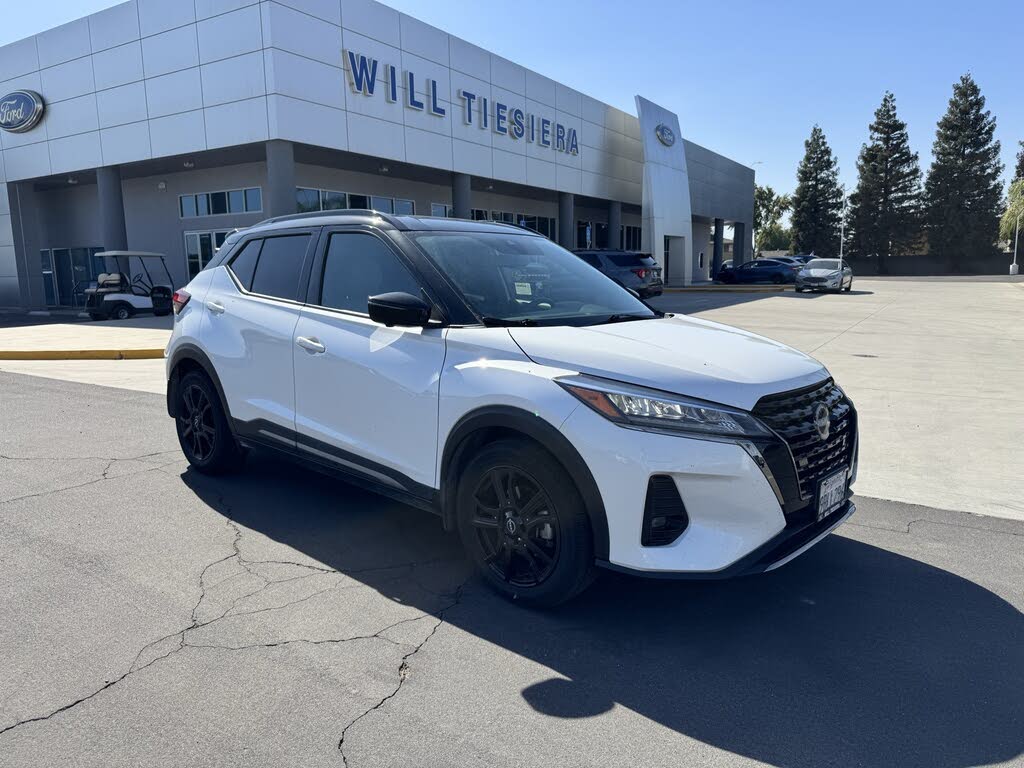 2022 Nissan Kicks SR FWD