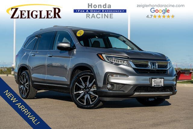 2019 Honda Pilot Touring AWD with Rear Captain's Chairs