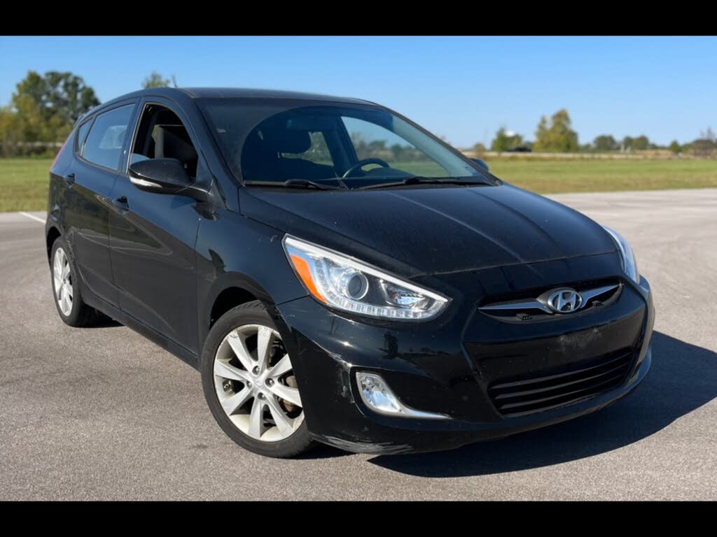 2014 Hyundai Accent SE 4-Door Hatchback FWD