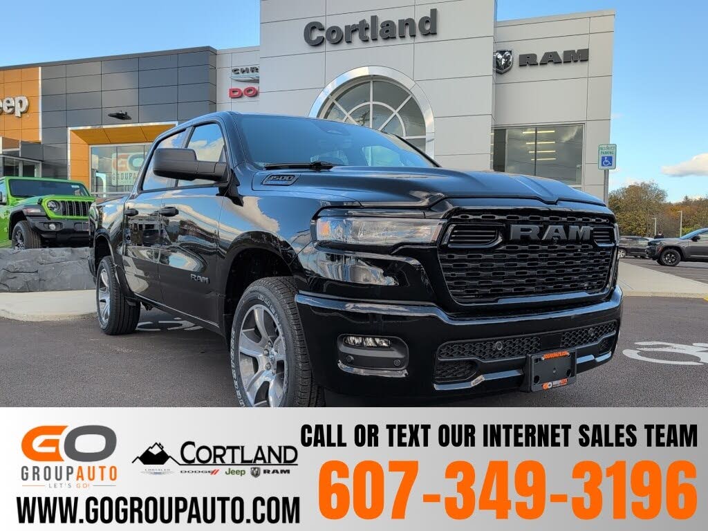 2025 RAM 1500 Express Crew Cab 4WD