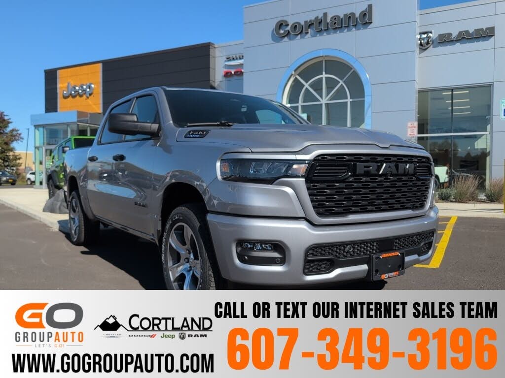 2025 RAM 1500 Express Crew Cab 4WD