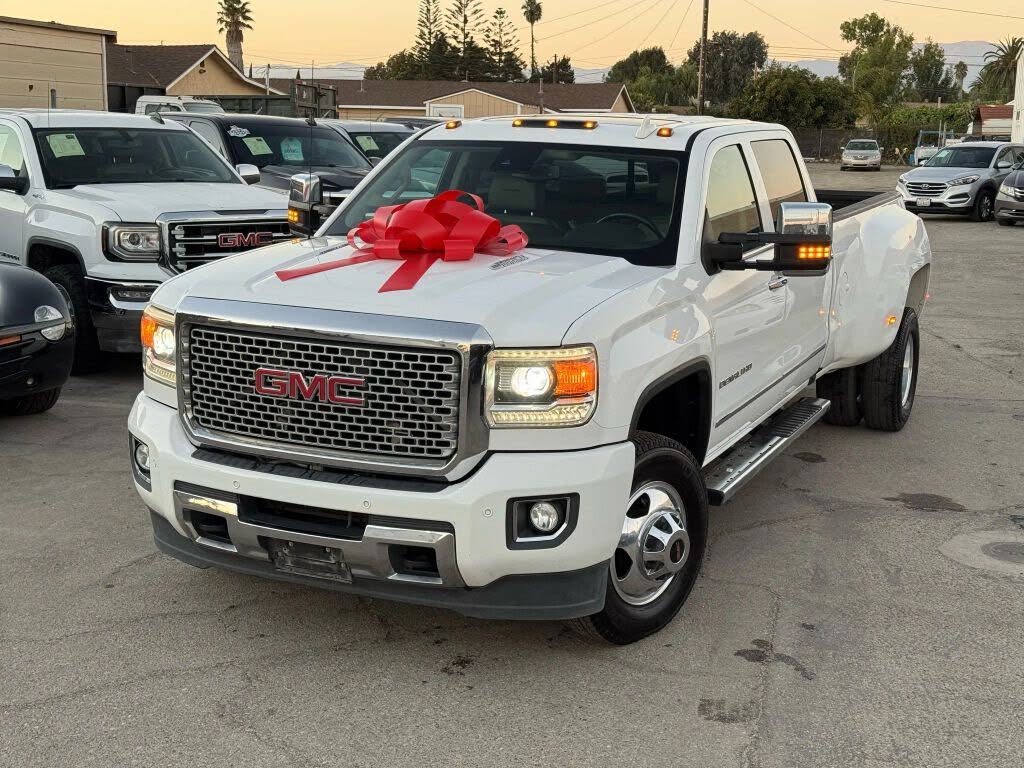 2016 GMC Sierra 3500HD Denali Crew Cab LB DRW 4WD