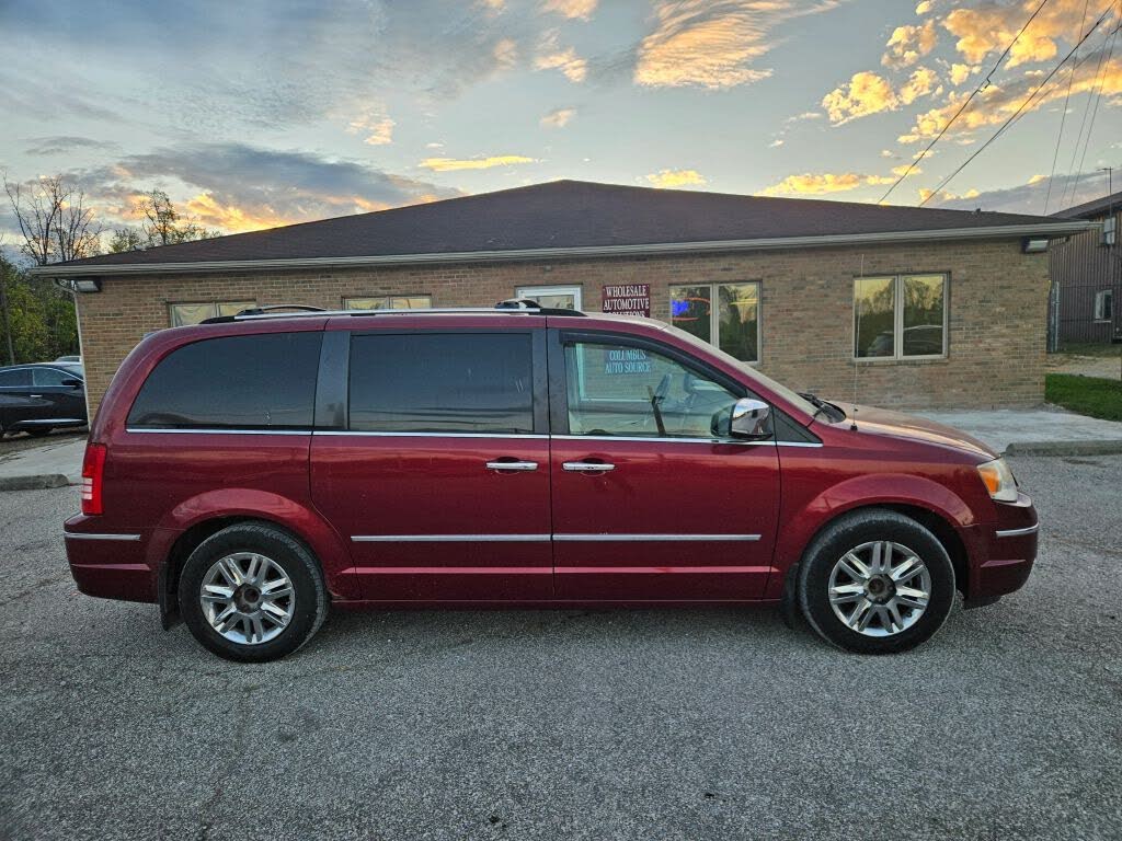 2010 Chrysler Town & Country Limited FWD