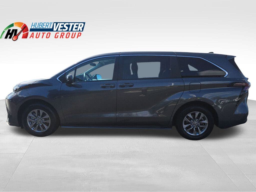2025 Toyota Sienna LE 8-Passenger FWD