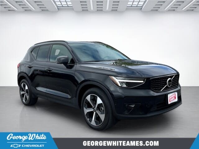 2023 Volvo XC40 B4 Ultimate Dark Theme FWD