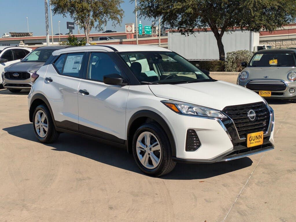2025 Nissan Kicks Play S FWD