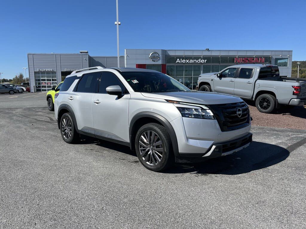 2023 Nissan Pathfinder SL 4WD