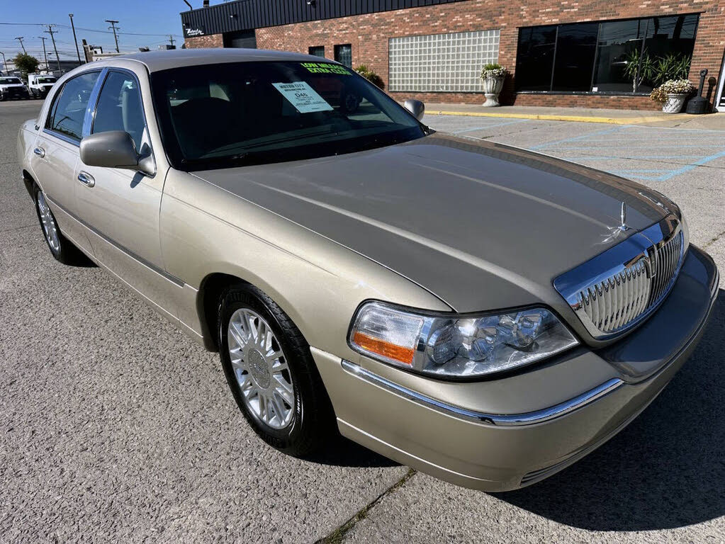 2011 Lincoln Town Car Signature Limited