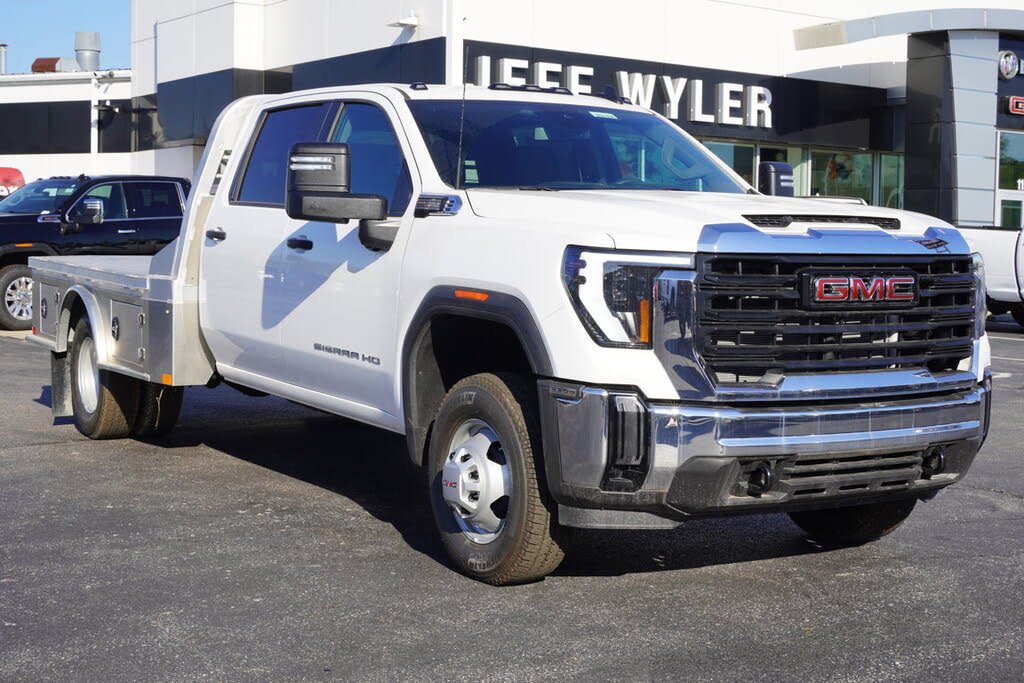 2025 GMC Sierra 3500HD Chassis Pro Crew Cab 4WD