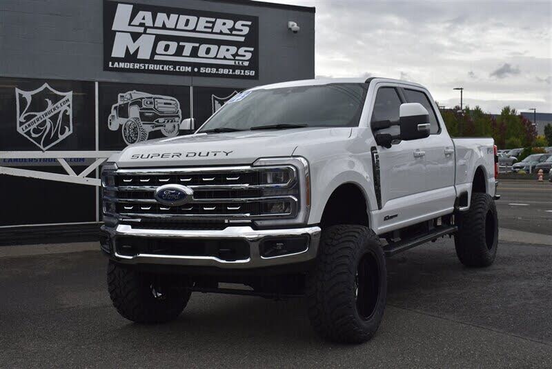 2023 Ford F-250 Super Duty Lariat Crew Cab 4WD